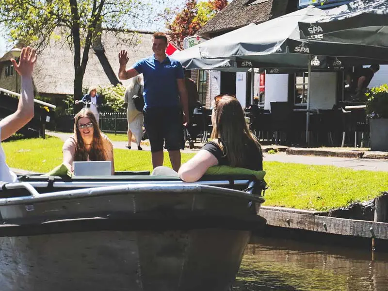Sloep (8) met borrelplank & schipper